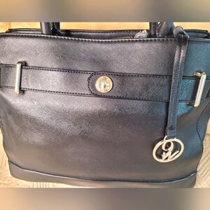 Nine West Designer Large Tote Bag  3 Lg Pockets And 3 Smaller Pockets   Nice!